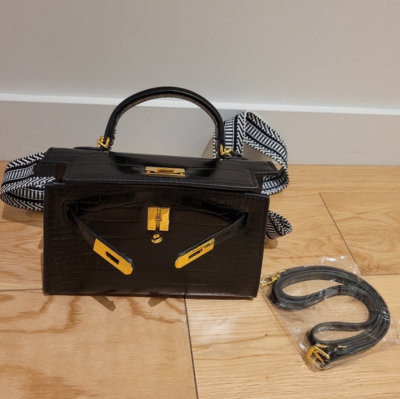 Black handbag - Picture 1 of 8